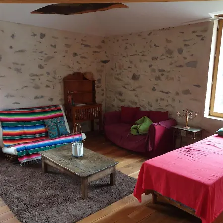 Les Berges Du Job Holiday home *